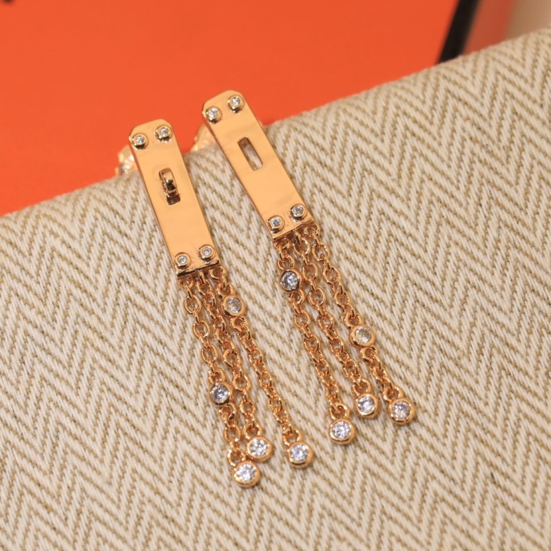 H**me5 earrings